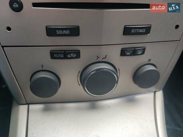 Серый Опель Астра, объемом двигателя 1.8 л и пробегом 245 тыс. км за 5500 $, фото 7 на Automoto.ua