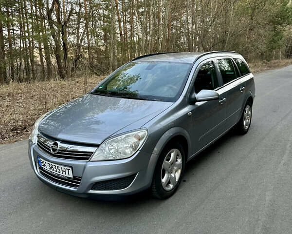 Серый Опель Астра, объемом двигателя 1.6 л и пробегом 216 тыс. км за 5600 $, фото 2 на Automoto.ua
