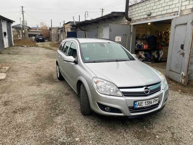 Серый Опель Астра, объемом двигателя 1.6 л и пробегом 230 тыс. км за 5200 $, фото 1 на Automoto.ua
