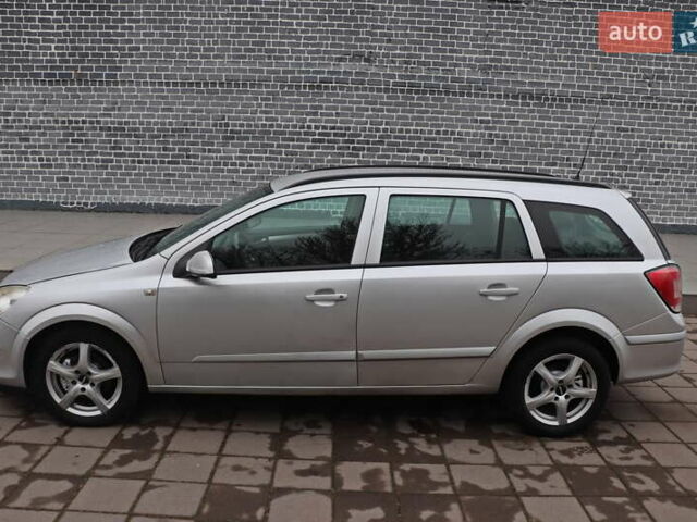 Серый Опель Астра, объемом двигателя 1.69 л и пробегом 239 тыс. км за 4999 $, фото 2 на Automoto.ua