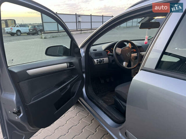 Серый Опель Астра, объемом двигателя 1.6 л и пробегом 234 тыс. км за 5700 $, фото 24 на Automoto.ua