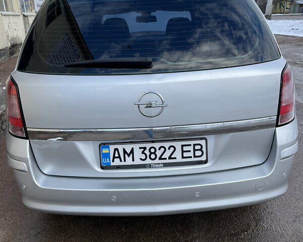 Серый Опель Астра, объемом двигателя 1.7 л и пробегом 258 тыс. км за 5500 $, фото 13 на Automoto.ua
