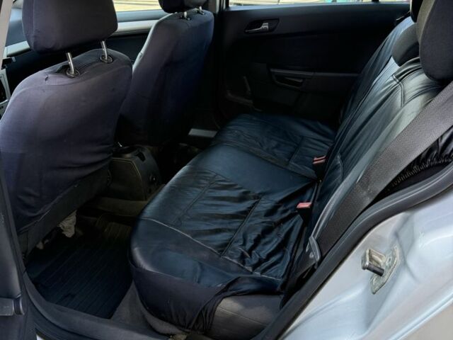 Серый Опель Астра, объемом двигателя 1.7 л и пробегом 320 тыс. км за 4600 $, фото 5 на Automoto.ua