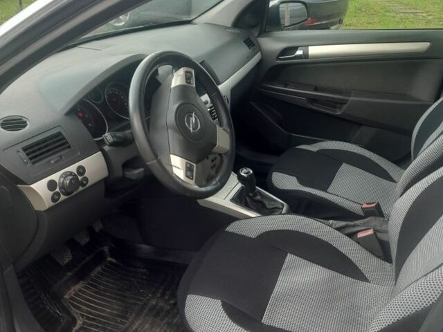 Серый Опель Астра, объемом двигателя 0 л и пробегом 285 тыс. км за 4050 $, фото 7 на Automoto.ua