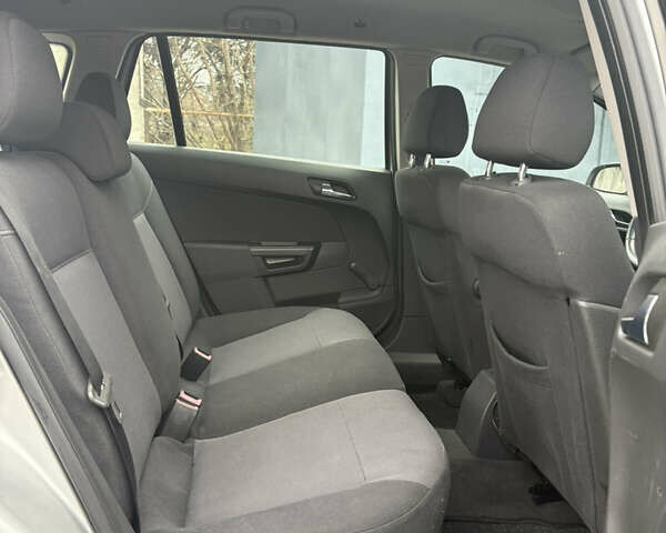 Серый Опель Астра, объемом двигателя 1.6 л и пробегом 215 тыс. км за 6000 $, фото 29 на Automoto.ua