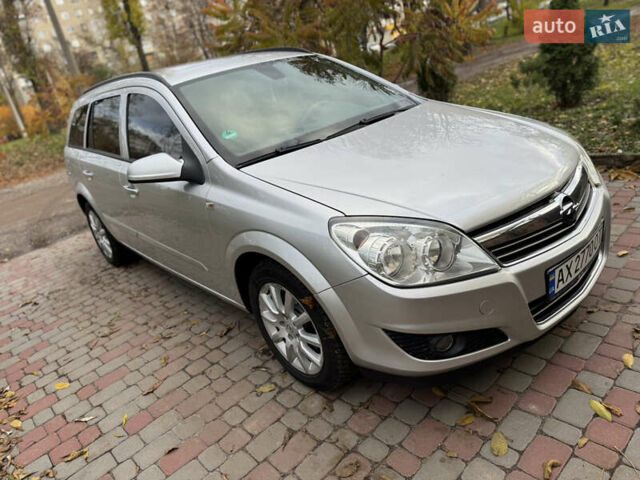 Серый Опель Астра, объемом двигателя 1.6 л и пробегом 283 тыс. км за 5000 $, фото 1 на Automoto.ua