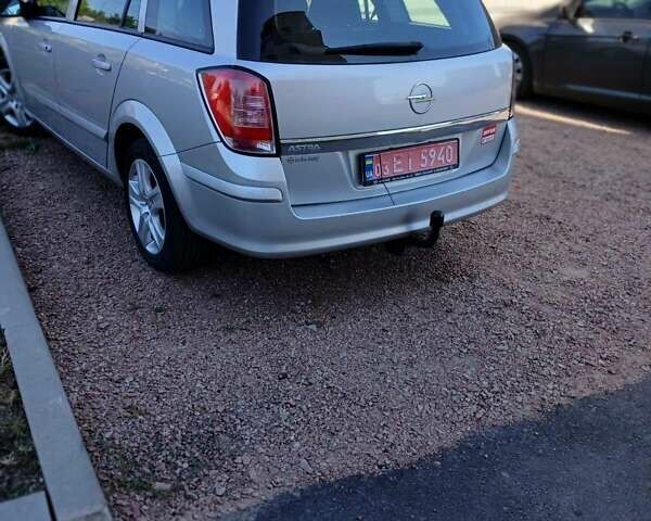 Серый Опель Астра, объемом двигателя 1.6 л и пробегом 245 тыс. км за 5500 $, фото 9 на Automoto.ua