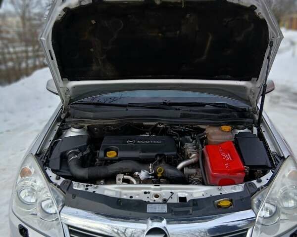 Серый Опель Астра, объемом двигателя 1.7 л и пробегом 278 тыс. км за 5200 $, фото 12 на Automoto.ua