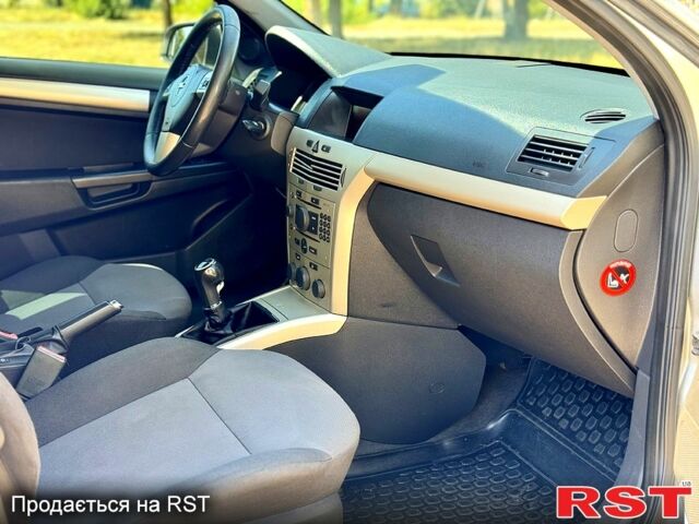 Серый Опель Астра, объемом двигателя 1.9 л и пробегом 360 тыс. км за 4700 $, фото 7 на Automoto.ua