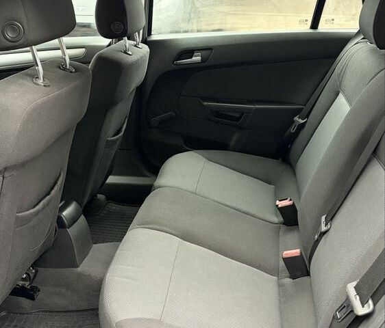 Серый Опель Астра, объемом двигателя 1.7 л и пробегом 200 тыс. км за 3200 $, фото 14 на Automoto.ua