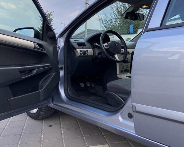 Серый Опель Астра, объемом двигателя 1.6 л и пробегом 214 тыс. км за 5700 $, фото 7 на Automoto.ua