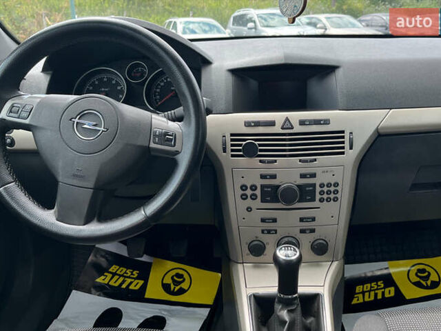 Серый Опель Астра, объемом двигателя 1.6 л и пробегом 200 тыс. км за 5800 $, фото 17 на Automoto.ua