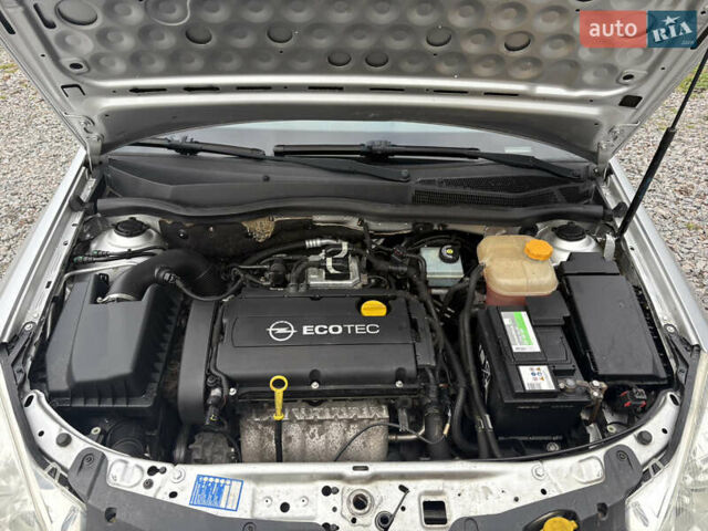 Серый Опель Астра, объемом двигателя 1.6 л и пробегом 215 тыс. км за 6000 $, фото 39 на Automoto.ua