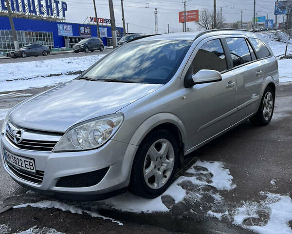 Серый Опель Астра, объемом двигателя 1.7 л и пробегом 258 тыс. км за 5500 $, фото 9 на Automoto.ua