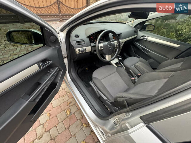 Серый Опель Астра, объемом двигателя 1.6 л и пробегом 283 тыс. км за 5000 $, фото 6 на Automoto.ua