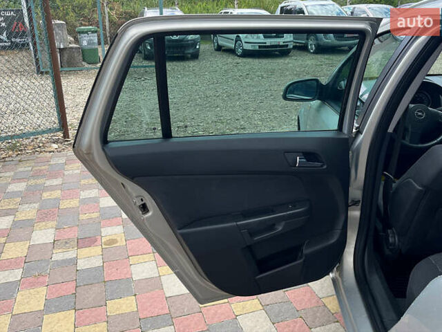 Серый Опель Астра, объемом двигателя 1.6 л и пробегом 200 тыс. км за 5800 $, фото 12 на Automoto.ua