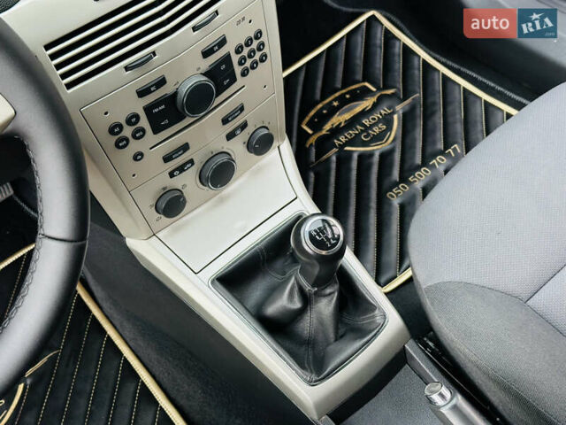 Серый Опель Астра, объемом двигателя 1.6 л и пробегом 154 тыс. км за 7200 $, фото 31 на Automoto.ua