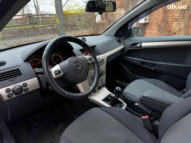 Серый Опель Астра, объемом двигателя 1.6 л и пробегом 197 тыс. км за 5990 $, фото 12 на Automoto.ua