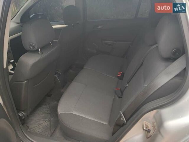 Серый Опель Астра, объемом двигателя 1.8 л и пробегом 245 тыс. км за 5500 $, фото 12 на Automoto.ua