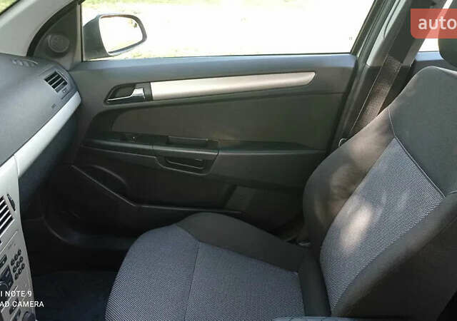 Серый Опель Астра, объемом двигателя 1.69 л и пробегом 308 тыс. км за 5500 $, фото 8 на Automoto.ua