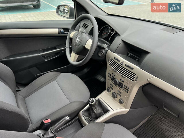 Опель Астра 2008 в Виннице на Automoto.ua Серый Опель Астра, объемом двигателя 1.8 л и пробегом 166 тыс. км за 6499 $, фото 30 на Automoto.ua