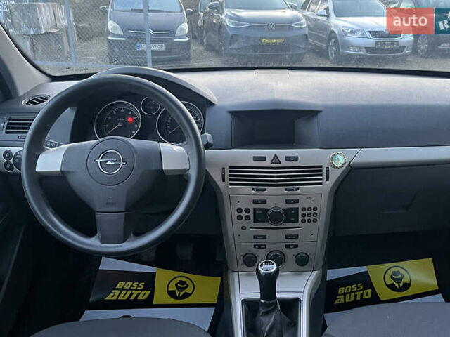 Серый Опель Астра, объемом двигателя 1.36 л и пробегом 220 тыс. км за 5500 $, фото 10 на Automoto.ua