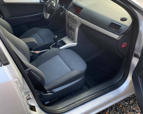 Серый Опель Астра, объемом двигателя 1.6 л и пробегом 172 тыс. км за 5900 $, фото 36 на Automoto.ua