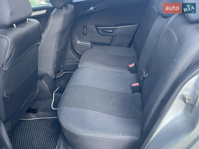 Серый Опель Астра, объемом двигателя 1.7 л и пробегом 260 тыс. км за 4750 $, фото 23 на Automoto.ua