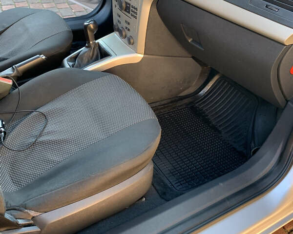 Сірий Опель Астра, об'ємом двигуна 1.6 л та пробігом 250 тис. км за 5500 $, фото 21 на Automoto.ua