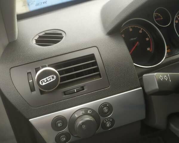 Серый Опель Астра, объемом двигателя 1.7 л и пробегом 285 тыс. км за 5500 $, фото 31 на Automoto.ua