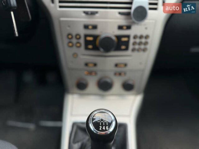 Опель Астра 2008 в Ровно на Automoto.ua Серый Опель Астра, объемом двигателя 1.91 л и пробегом 255 тыс. км за 4300 $, фото 37 на Automoto.ua