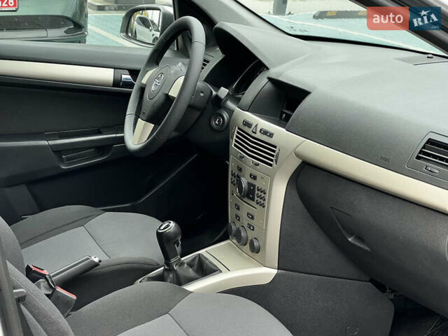 Опель Астра 2008 в Виннице на Automoto.ua Серый Опель Астра, объемом двигателя 1.8 л и пробегом 166 тыс. км за 6499 $, фото 27 на Automoto.ua