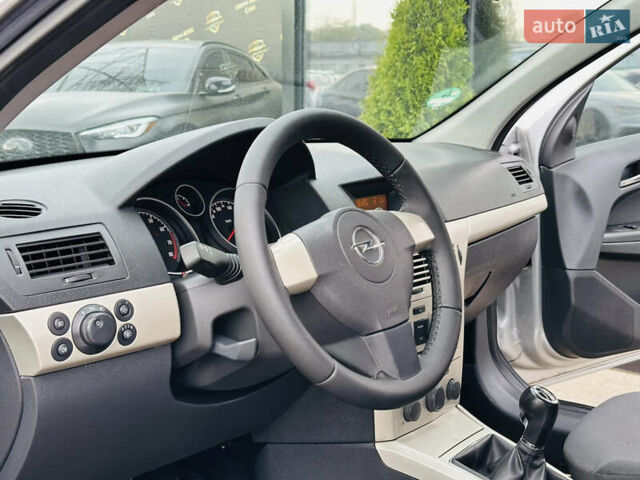 Серый Опель Астра, объемом двигателя 1.6 л и пробегом 154 тыс. км за 7200 $, фото 14 на Automoto.ua