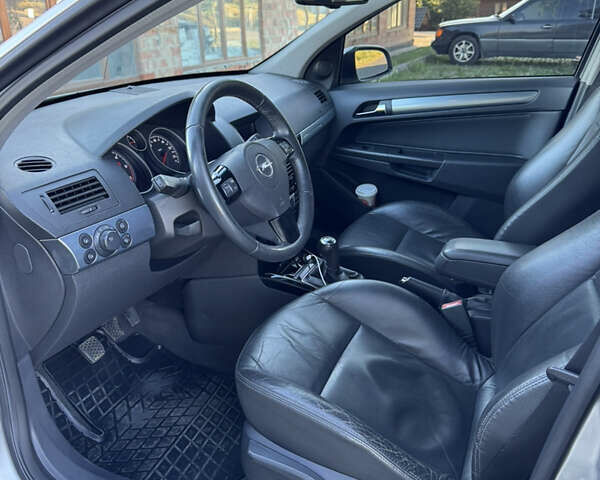 Серый Опель Астра, объемом двигателя 1.9 л и пробегом 250 тыс. км за 6000 $, фото 11 на Automoto.ua