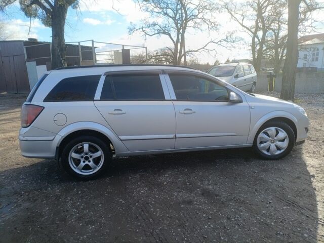 Серый Опель Астра, объемом двигателя 1.2 л и пробегом 210 тыс. км за 5600 $, фото 4 на Automoto.ua