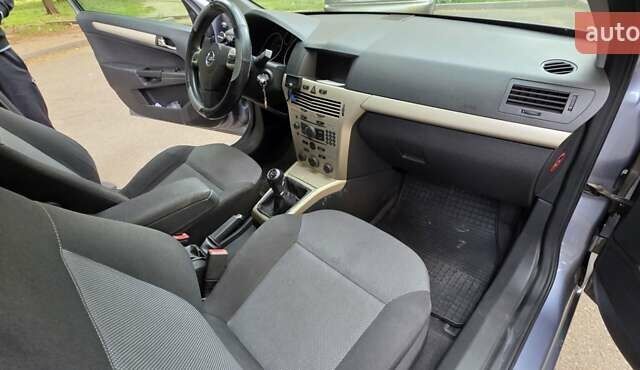 Сірий Опель Астра, об'ємом двигуна 1.6 л та пробігом 253 тис. км за 5500 $, фото 9 на Automoto.ua