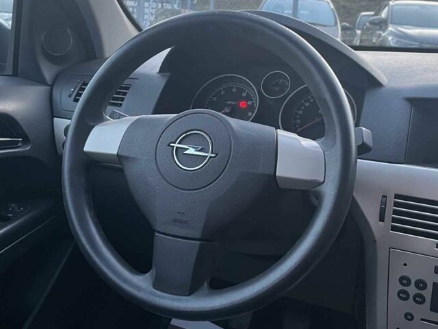 Серый Опель Астра, объемом двигателя 1.4 л и пробегом 220 тыс. км за 5500 $, фото 12 на Automoto.ua