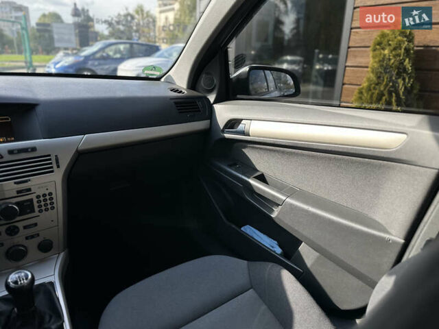 Сірий Опель Астра, об'ємом двигуна 1.69 л та пробігом 84 тис. км за 7400 $, фото 47 на Automoto.ua