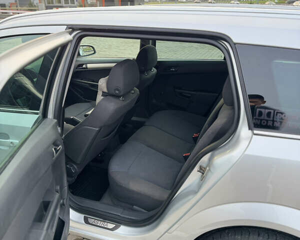 Серый Опель Астра, объемом двигателя 1.69 л и пробегом 247 тыс. км за 6000 $, фото 9 на Automoto.ua