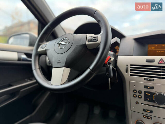 Опель Астра 2008 в Ровно на Automoto.ua Серый Опель Астра, объемом двигателя 1.91 л и пробегом 255 тыс. км за 4300 $, фото 40 на Automoto.ua