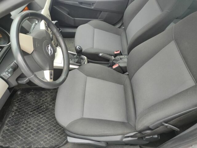 Серый Опель Астра, объемом двигателя 1.7 л и пробегом 215 тыс. км за 5249 $, фото 6 на Automoto.ua