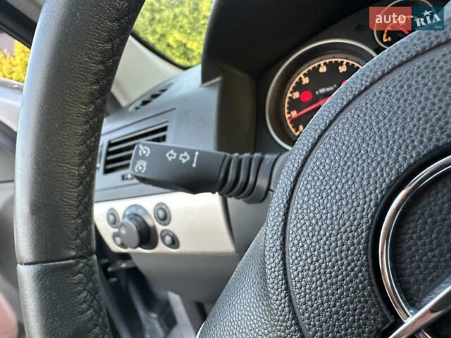 Сірий Опель Астра, об'ємом двигуна 1.6 л та пробігом 247 тис. км за 5600 $, фото 72 на Automoto.ua