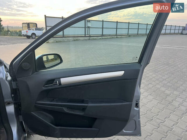 Серый Опель Астра, объемом двигателя 1.6 л и пробегом 234 тыс. км за 5700 $, фото 31 на Automoto.ua