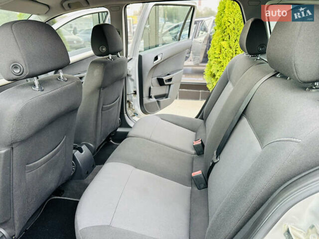 Серый Опель Астра, объемом двигателя 1.6 л и пробегом 154 тыс. км за 7200 $, фото 16 на Automoto.ua