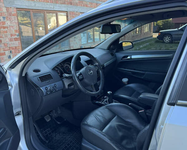 Серый Опель Астра, объемом двигателя 1.9 л и пробегом 250 тыс. км за 6000 $, фото 7 на Automoto.ua