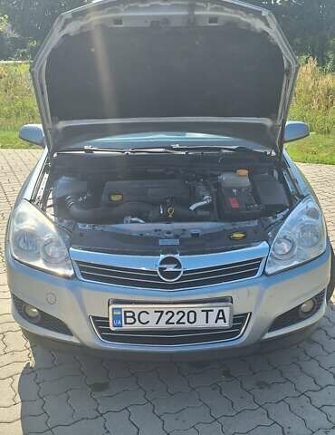 Серый Опель Астра, объемом двигателя 1.7 л и пробегом 253 тыс. км за 4600 $, фото 29 на Automoto.ua