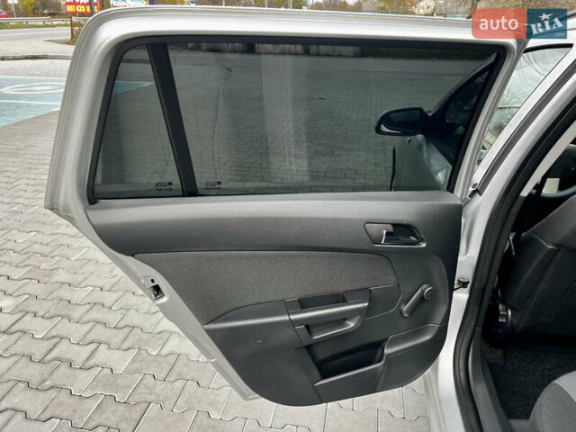 Опель Астра 2008 в Виннице на Automoto.ua Серый Опель Астра, объемом двигателя 1.8 л и пробегом 166 тыс. км за 6499 $, фото 45 на Automoto.ua