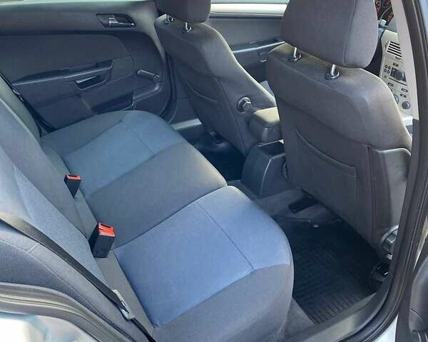 Серый Опель Астра, объемом двигателя 1.6 л и пробегом 172 тыс. км за 5900 $, фото 40 на Automoto.ua