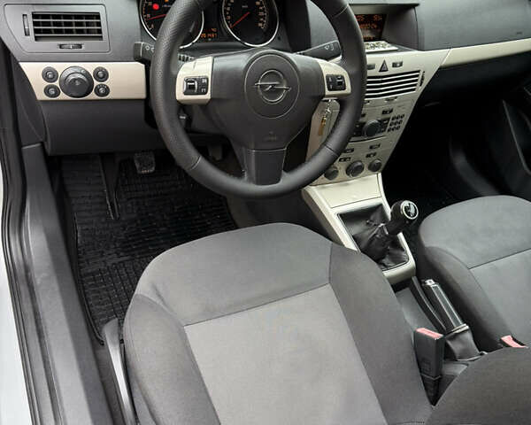 Серый Опель Астра, объемом двигателя 1.6 л и пробегом 201 тыс. км за 4700 $, фото 10 на Automoto.ua