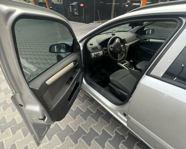 Серый Опель Астра, объемом двигателя 1.91 л и пробегом 257 тыс. км за 4800 $, фото 6 на Automoto.ua